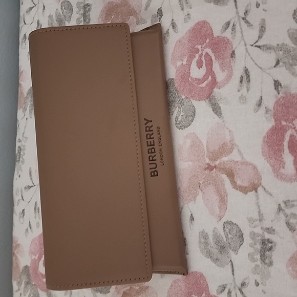 Burberry eyeglasses/frames - Picture 7 of 7